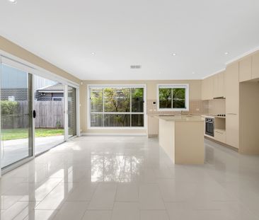 Beautiful family home needs a beautiful family - Photo 3