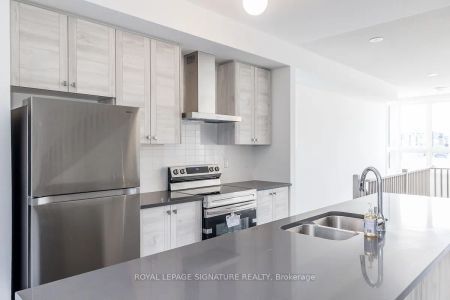Condo Townhouse For Lease | S9052425 - Photo 5