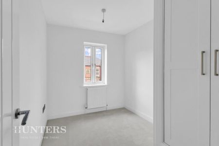 4 bedroom semi-detached house to rent - Photo 3