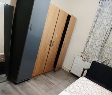 Room in a Shared House, Oaklands Park Avenue, IG1 - Photo 3