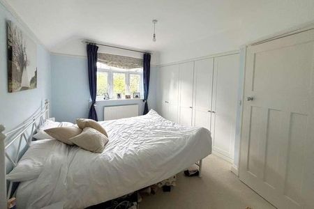 Horsell, Surrey, GU21 - Photo 4