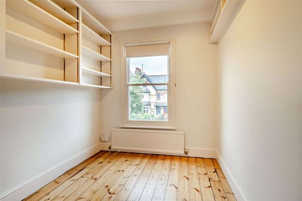 Detached home with spacious, flexible layout and elegant period features throughout - Photo 1