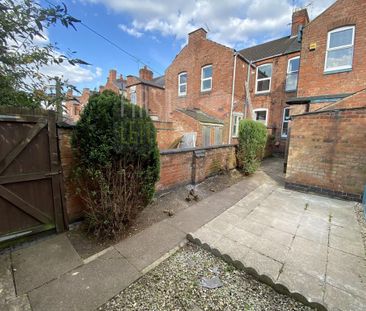 3 bedroom terraced house to rent - Photo 4