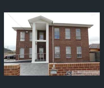 Rooming House - Photo 1