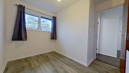 4 bedroom detached house to rent - Photo 3