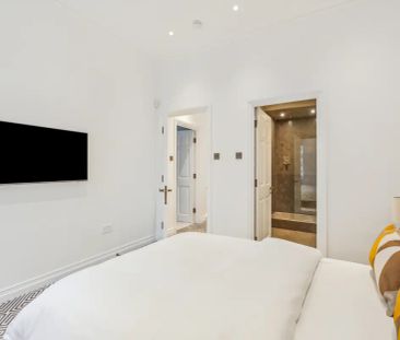 2 bedroom maisonette in Hyde Park - Photo 3