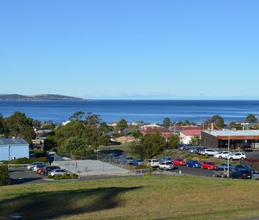 1/10 Opal Drive, Blackmans Bay, TAS 7052 - Photo 4