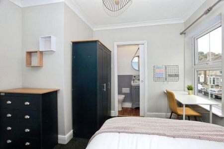 1 bedroom in a house share to rent - Photo 3