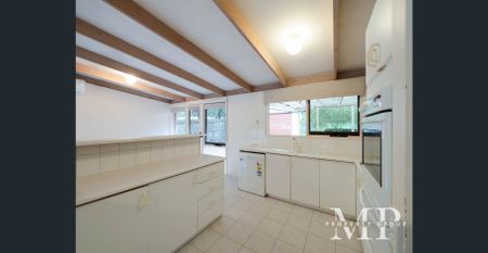 Quiet House Near Rye Back Beach - Photo 3