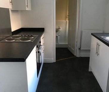 2 bedroom ground floor flat to rent - Photo 4