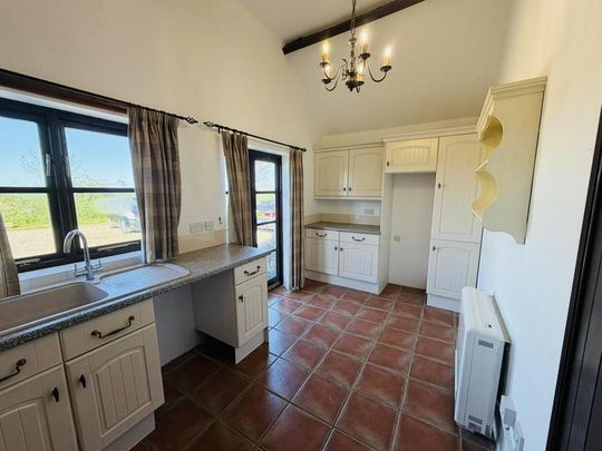 2 bedroom barn conversion to rent - Photo 1