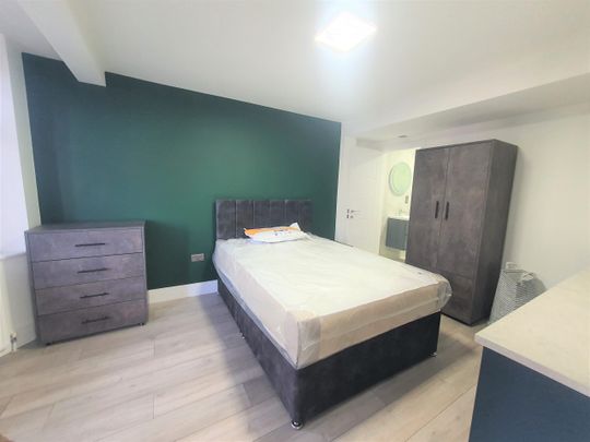 Twyford Abbey Road, London, Hanger Lane, Ealing W5 1EE - Photo 1