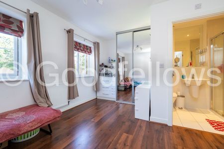 4 bedroom mid terraced house to rent, - Photo 2