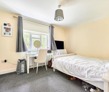 5 bedroom semi-detached house to rent - Photo 3