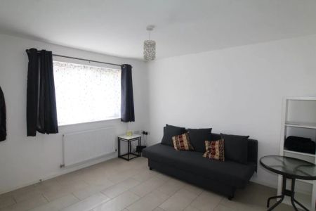 Pearce Drive, Nottingham, NG8 3GX - Photo 3