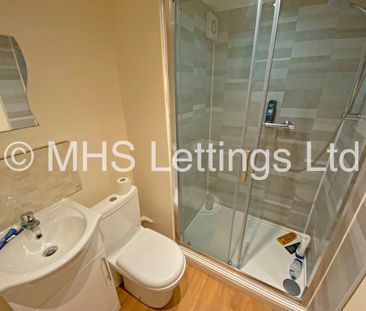 3 Bedroom Mid Terraced House for rent in Beechwood Mount - Photo 3