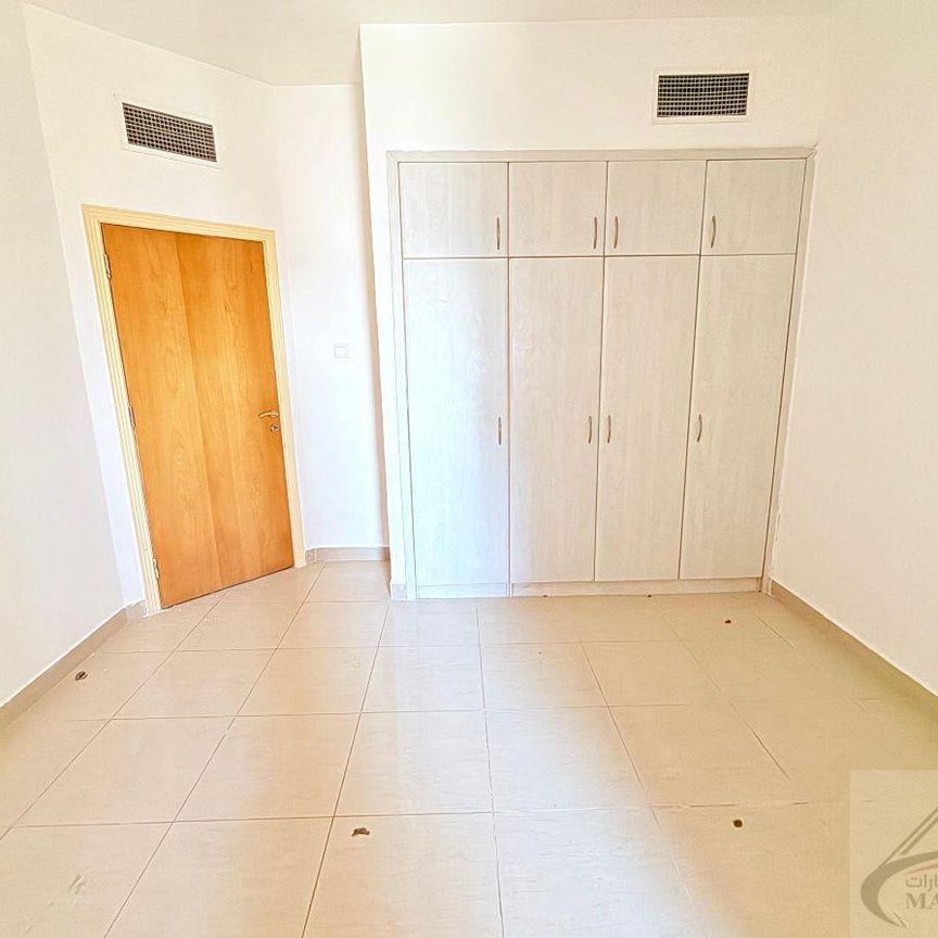 Spacious 2Bedrooms with Dubai sharjah bo - Photo 1