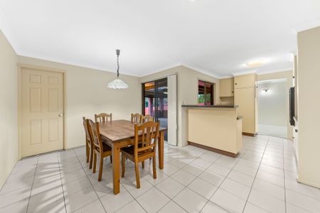 Powered double-bay shed & 3 bedroom family home - Photo 4