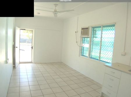 Small Studio Apartment - Photo 2