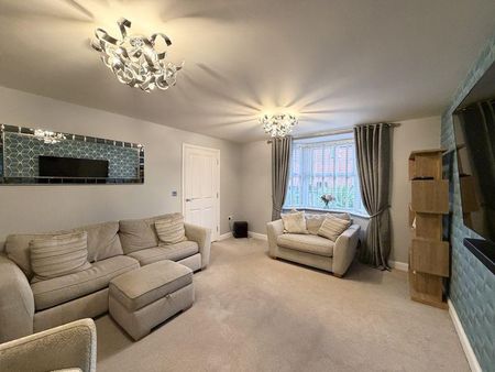 4 bedroom detached house to rent - Photo 3