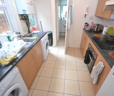 Grange Avenue, Reading, Berkshire, RG6 1DL - Photo 5