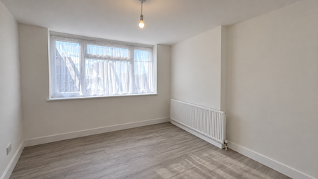 4 bedroom semi-detached house to rent - Photo 3