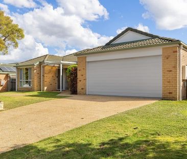 4 BEDROOM HOME WITH MULTIPLE LIVING AREAS - Photo 1