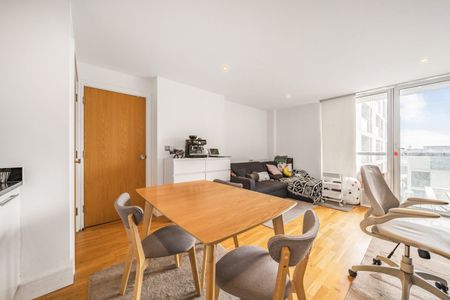 Millharbour, London, E14 - Photo 5