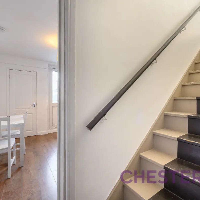 3 bedroom maisonette in London - Photo 1