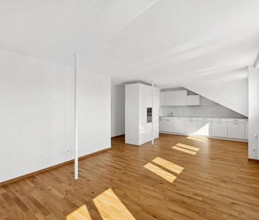 frisch sanierte Dachwohnung in ruhiger Liegenschaft - Photo 3