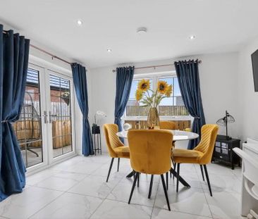 21 Charlestown Hall Gardens, Lisburn, BT28 0AL - Photo 3