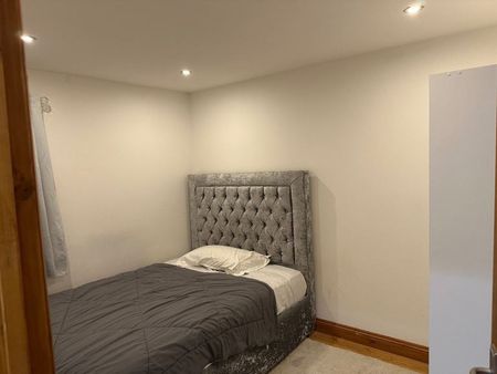 Room in a Shared House, Hillary Crescent, LU1 - Photo 4