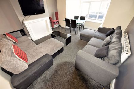 6 bedroom Flat in Estcourt Avenue, Leeds - Photo 5