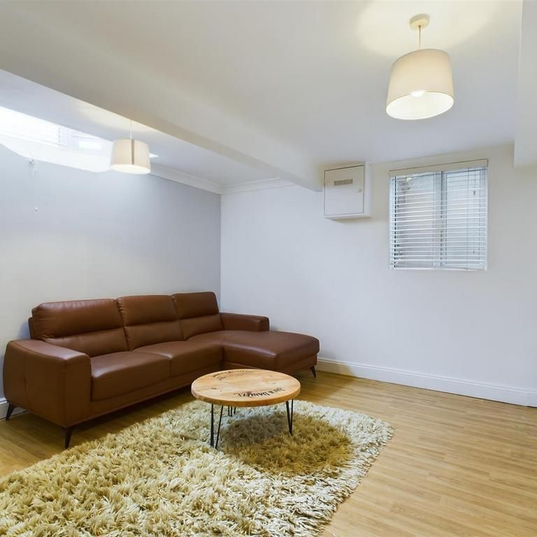 5 bedroom terraced house to rent - Photo 1