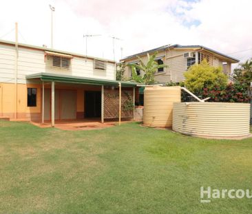 Cottage In Prime Location - Photo 2