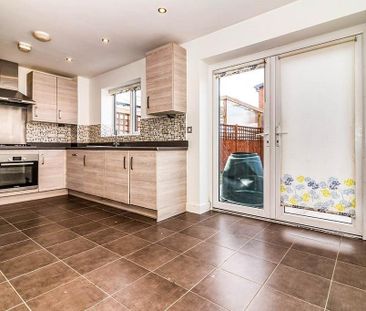 3 bedroom semi-detached house to rent - Photo 2