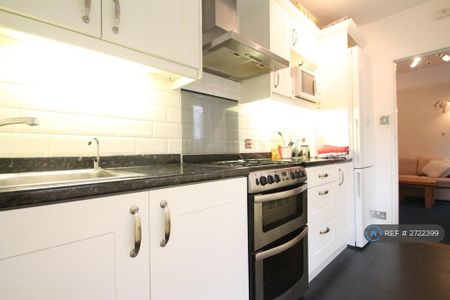 1 bedroom in a flat share to rent - Photo 4