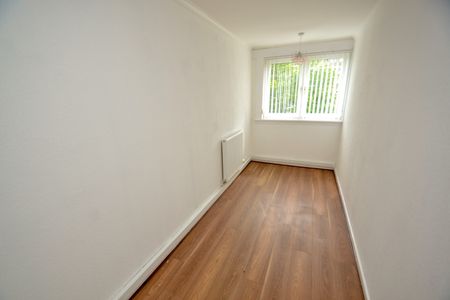 3 bed flat to rent in Hillpark Drive, Glasgow, G43 - Photo 2