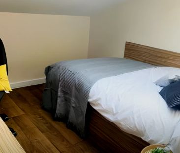 Deluxe Skylight En-Suite - Photo 3