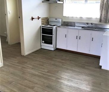 Tidy, warm and close to town - Photo 1