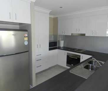 MODERN THREE BEDROOM TOWNHOUSE with Shared Pool - Photo 6