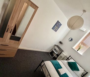 3 Bed Flat, The Study, M6 - Photo 3
