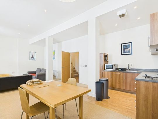 3 bedroom flat to rent - Photo 1