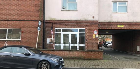 1 bedroom in a house share to rent - Photo 2