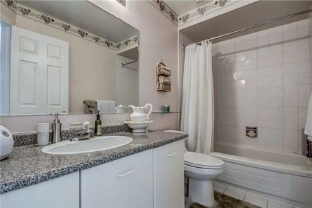 For Lease - 47 Hartnell Square, Brampton, Ontario - Photo 5