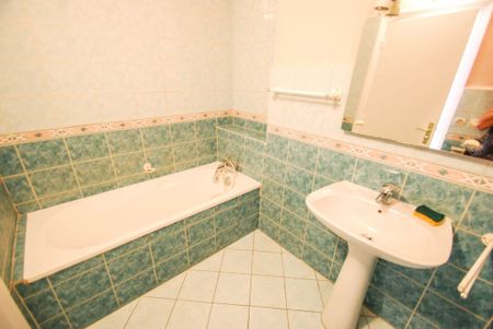 Location Appartement 2 pièces 68m² ANTIBES 06600 - Photo 3