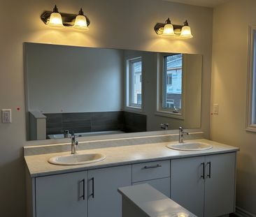 For Lease - 7 Phoenix Boulevard, Barrie, Ontario - Photo 2