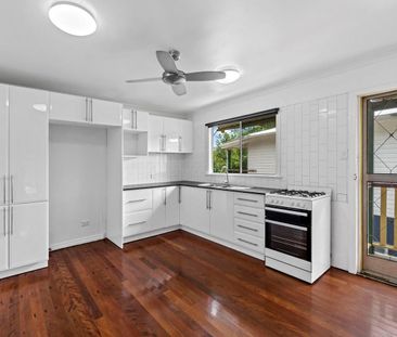 Tropical Backdrop Overlooking Enoggera Creek - Photo 4