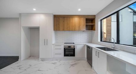 Lock-Up & Leave St Albans Living – Fully Furnished - Photo 3