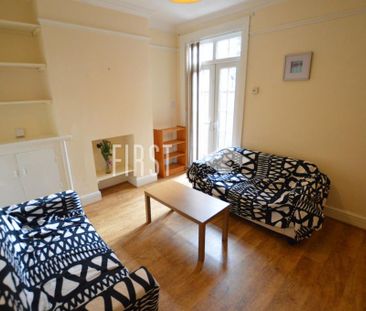 4 bedroom terraced house to rent - Photo 1